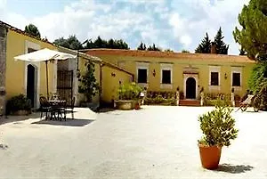 Casa di campagna Masseria Damma, Case Monterosso